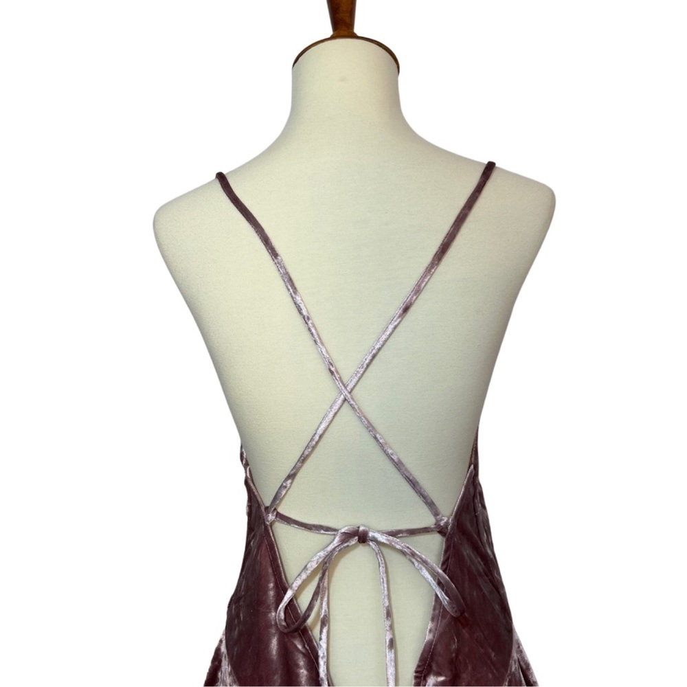 Sexy Plus Size Mauve Crushed Velvet Scoop Neck Mini Dress - Picture 10 of 13